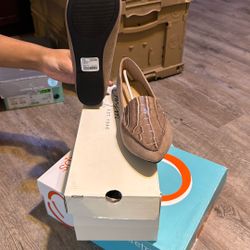 7 1/2 Comfort Shoes, Loafers They’re Like A Creamish, Grayish Mash Silver Color