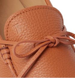 🔥 Authentic Tod’s Luxury Leather Driving Loafers – Size 8 🔥