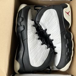 Jordan 9s Sz 7Y