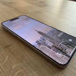 iPhone 15 pro Max - 256gb - Unlocked - white Titanium - 1 Case Included