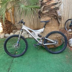 Enduro Specialize Mountain Bike