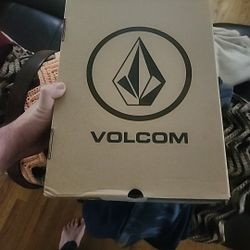 VOLCOM MEN'S SKATE INSPIRED WORK HIGH TOP EVOLVE SHOE BOOTS VM30239