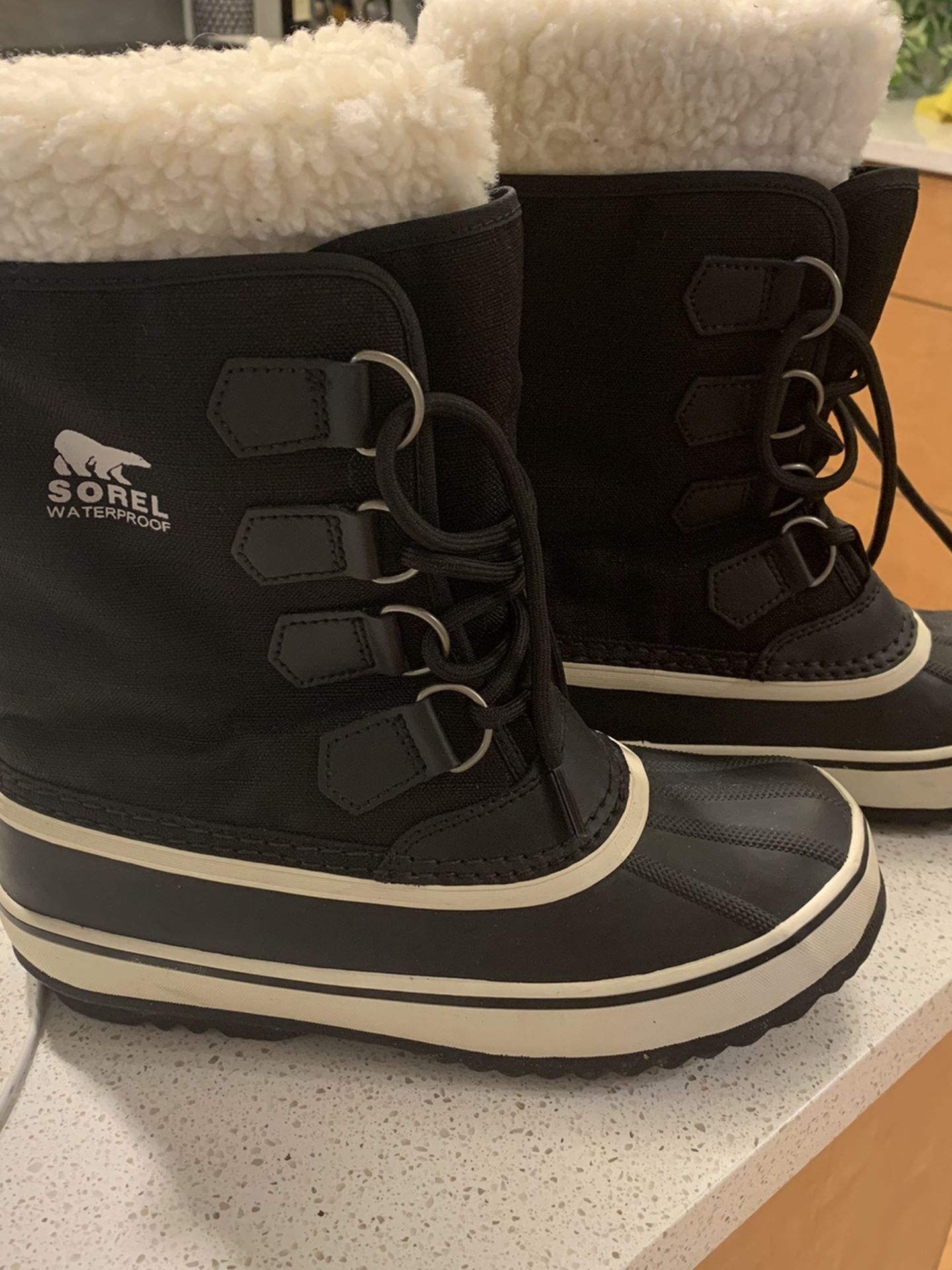 Sorel Winter Snow Boots (women’s size 6)