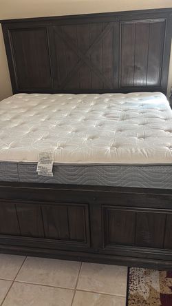 King Size Bed Set  FOR SALE $550 OBO
