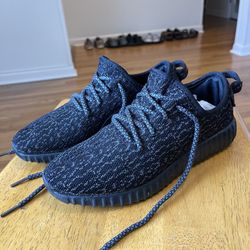 NICE ADIDAS YEEZYS SIZE 6 Men /  7.5 Women 