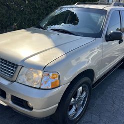 2005 Ford Explorer