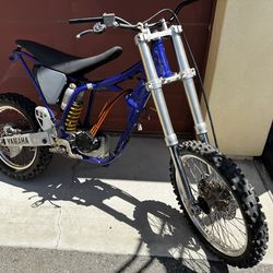 Emoto dirt bike