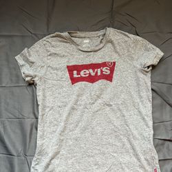 Women’s Levi Shirt Medium 