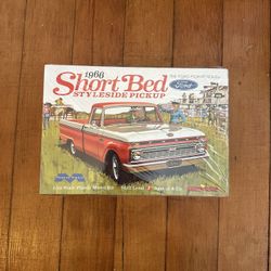 Moebius 1966 Ford F100 Style side Pickup Model Car Kit