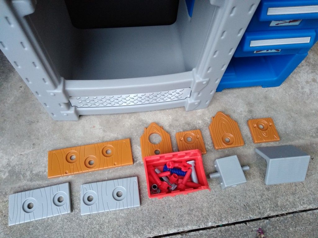 Step2 Deluxe Toy Workshop / Tool Bench