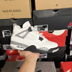 2025 Jordan White Cement 4s size 8.5 Close To DS 