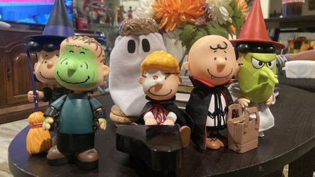 The Peanuts Halloween Figure Lot
