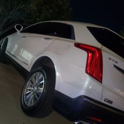XT5 CADILLAC