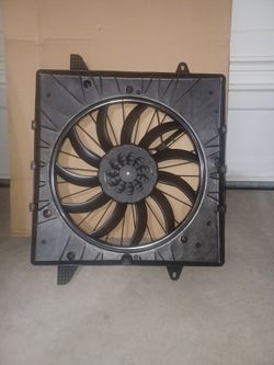 GM RADIATOR FAN SHROUD WITH MOTOR