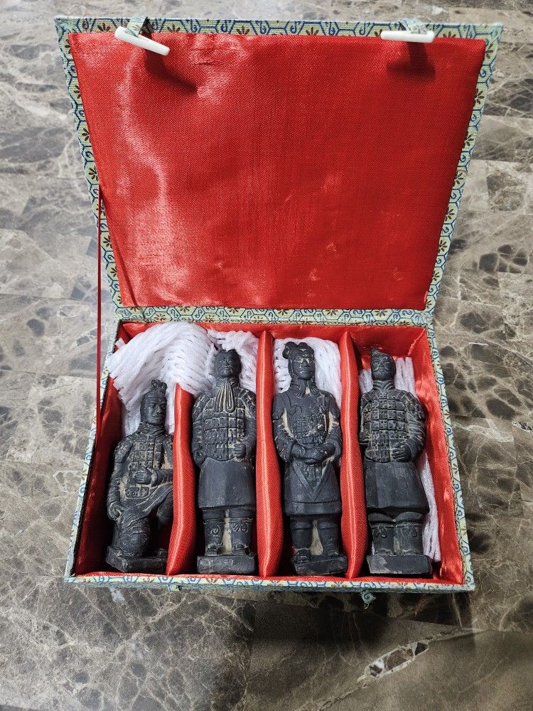4 Vintage Handcrafted Asian Terracotta Warrior's Statues With Box & Book