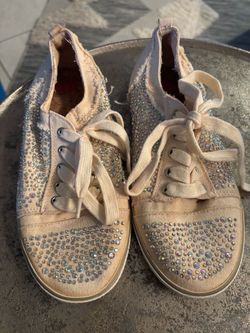 Girl’s sneakers