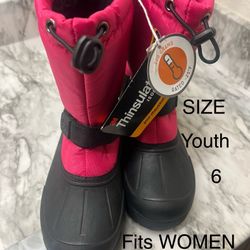SNOW BOOTS YOUTH SIZE 6 Also FITS WOMEN SIZE 8 BRAND NEW 30$  