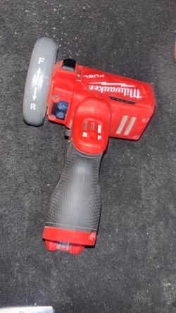 Milwaukee M12 Cutout tool