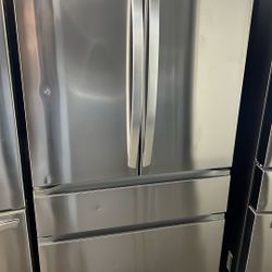 NEW OPEN BOX LG FOUR DOOR REFRIGERATOR INDOOR WATER/ICE 