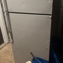 GE Refrigerator & Freezer/