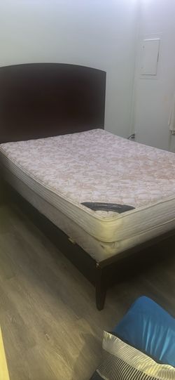 Bed set and frame