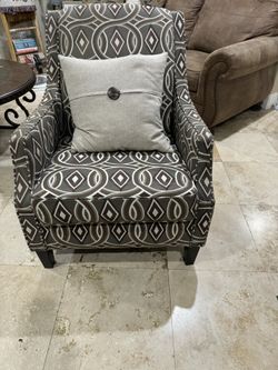 Pair Arm Chairs 🪑