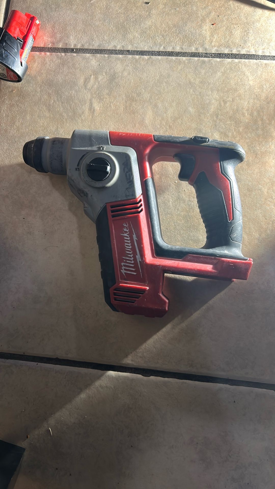 Milwaukee 2612-20 M18 18V Lithium-Ion Cordless 5/8 in. SDS-Plus Rotary Hammer (Tool-Only)