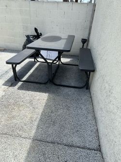 Picnic table