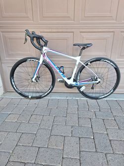 GIANT LIV AVAIL 2 CARBON 700 C WHEELS DISK BRAKE ROAD BIKE