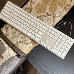 Apple Keyboard Still In Good Condition 