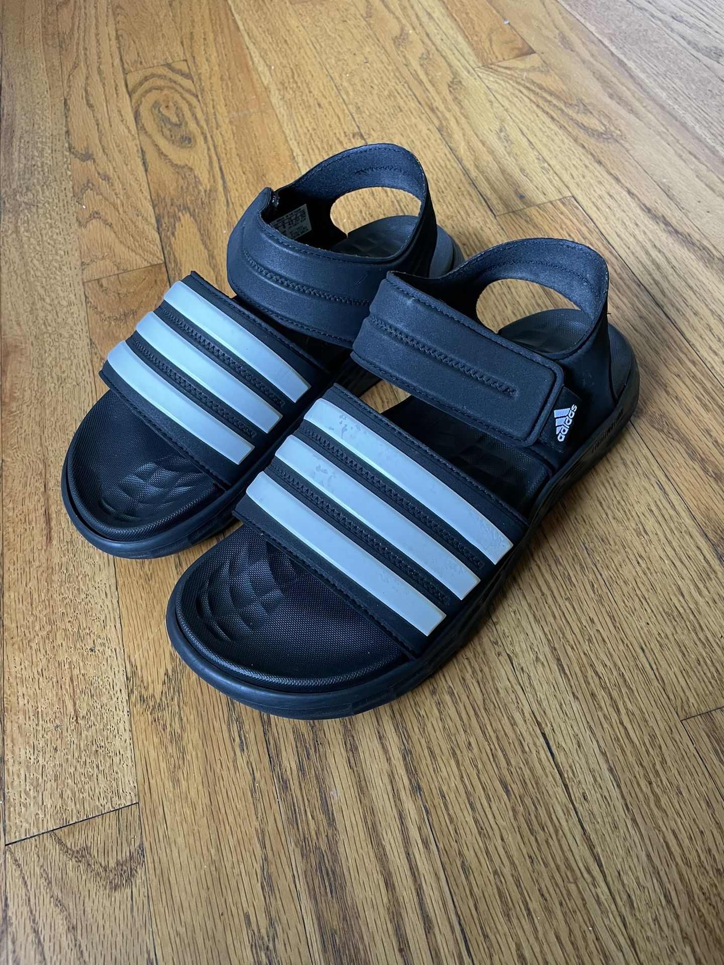 Adidas Duramo SI Sandals Shoes Mens Size 8 Black White Slides Strap