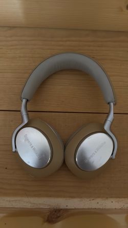 Bowers & Wilkins Soundproof wireless headphones