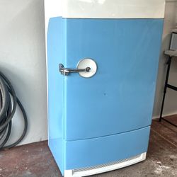 Frigidaire Refrigerator vintage Original 1940s General Motors (GM) MM-76