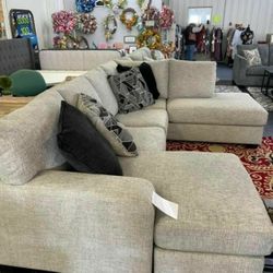 Megginson Storm RAF Sectional /couch 1149