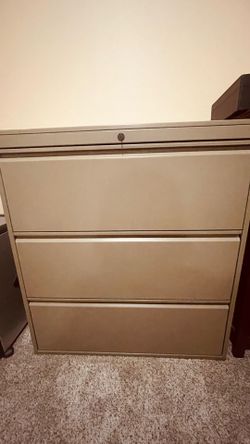 3 Drawer File Cabinet w/ lock, 16”D36”W40”H