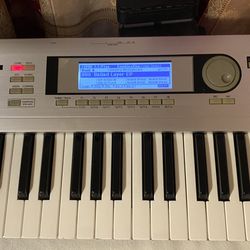 KORG TRITÓN LE 76