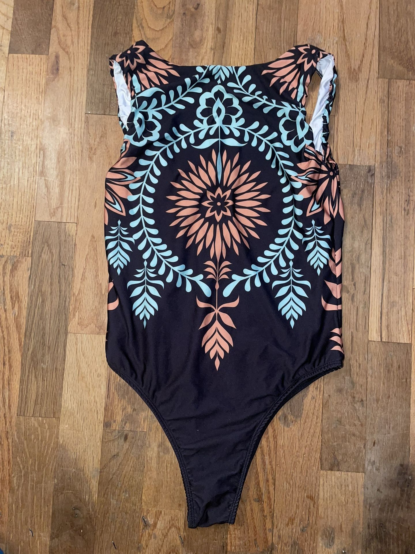 Hellan carolina Boho Style Print One Piece Swimsuit size mediun size
