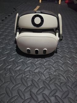 Meta Quest 3 VR Headset