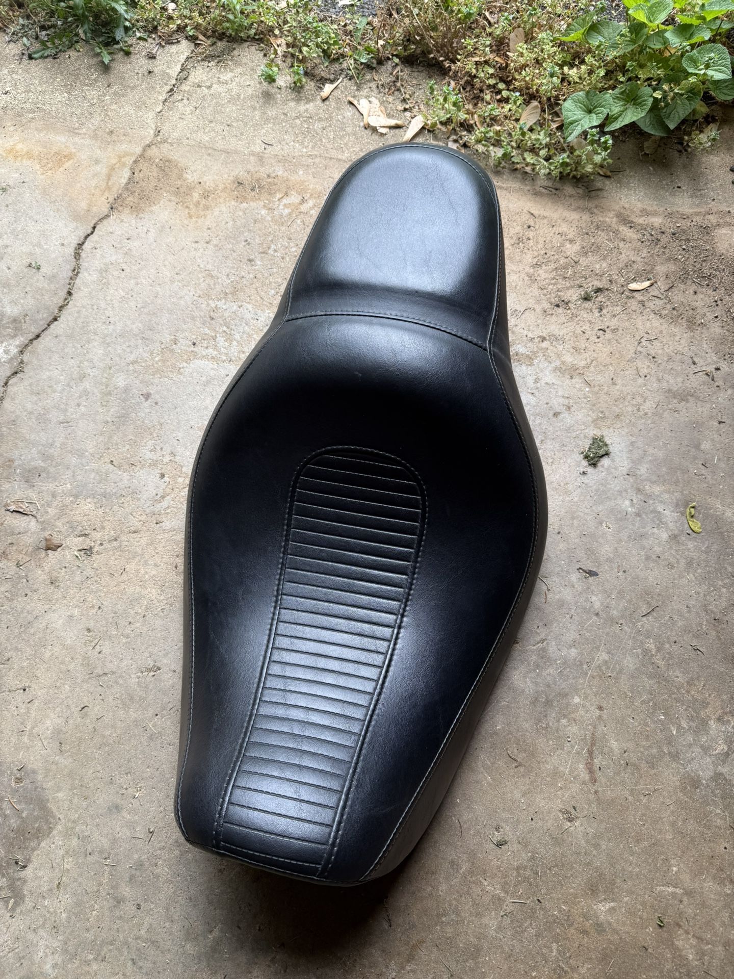 2004-2005 Harley Davidson Dyna Ribbed 2-Up Seat