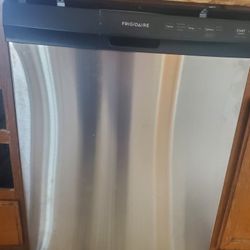 Frigidaire Dish Waaher