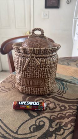 Ceramic Basket Weave Cookie Jar with Lid