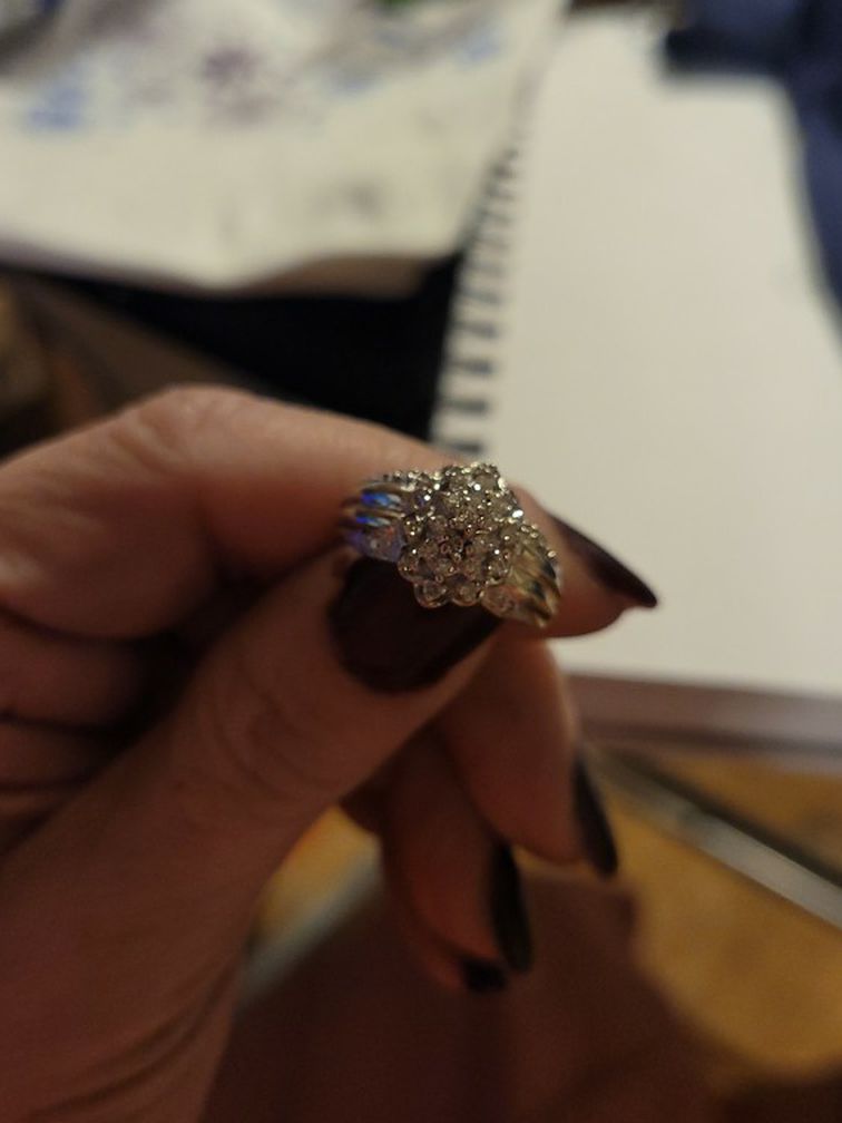 10 Kt White Gold Diamond Ring
