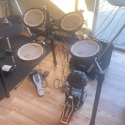 Roland electric Drum Set - Includes Bass Pedal And Huge Speaker!
