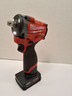 Milwaukee 2563-20 M12 FUEL 1/2" Stubby Impact Wrench w/ XC 4.0 Battery