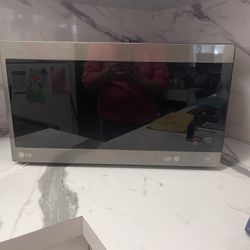 LG Microwave - Used 
