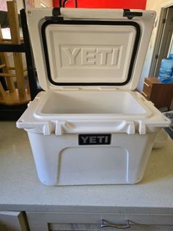 🎣 YETI Roadie 20 Cooler – Trade for Fishing Gear / Conventional Reels 🎣
