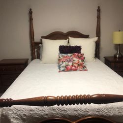 CAMA TAMAÑO QUEEN CON MUY POCO USO 
