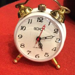 Mini Vintage Saxon Wind Up Clock 17 Jewels