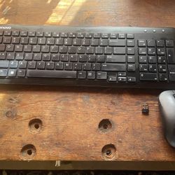 Lenovo 300 Wireless Combo Keyboard and Mouse - US English
