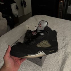 Jordan 5 Retro Black Metallic (2016).